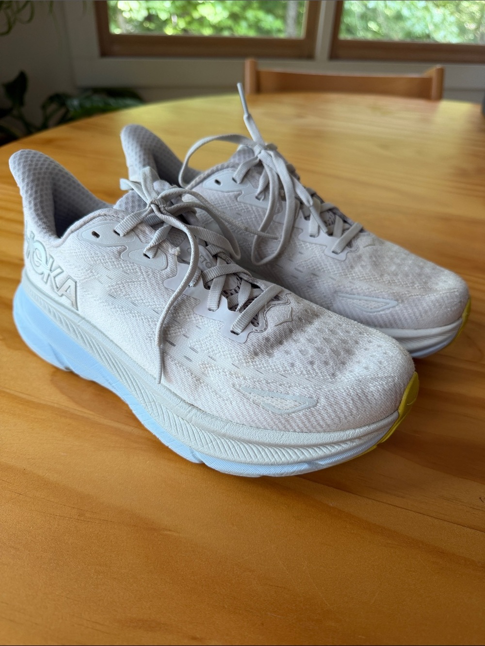Hoka Women’s Clifton 9 Shoes - size 8